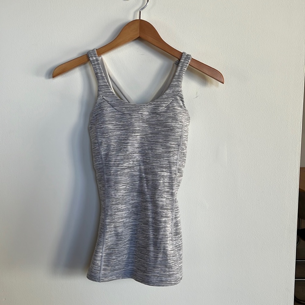 lululemon tank..